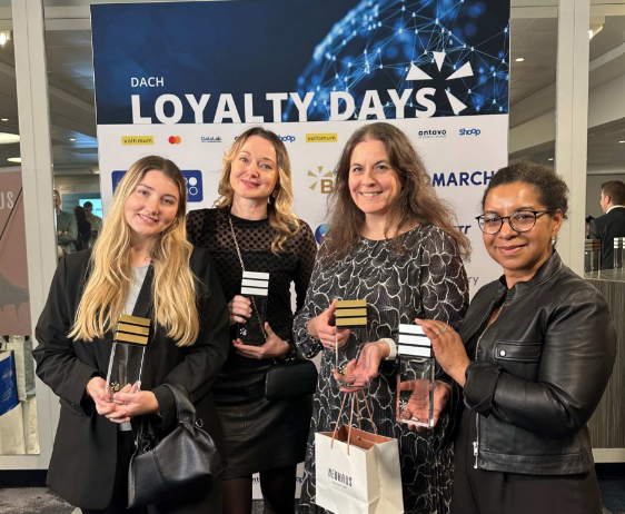 BWH Hotels: Freuen sich über Doppel-Gold bei Deutschen Bonus Awards: v. l.: Sinah Riedl (Junior Manager Marketing, CRM / Loyalty), Agnes Lachetta (Manager Loyalty Programs & Training), Michaela Koch (Senior Director Marketing, CRM & Loyalty) und Denise Jentzsch (Senior Manager Brand Marketing) ©BWH Hotels