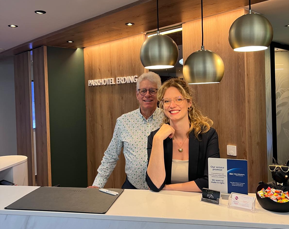 Generationenwechsel im Best Western Plus Parkhotel Erding: Friedrich Staudinger hat die Leitung des Hotels an seine Tochter Tamara übergeben. © BWH Hotels