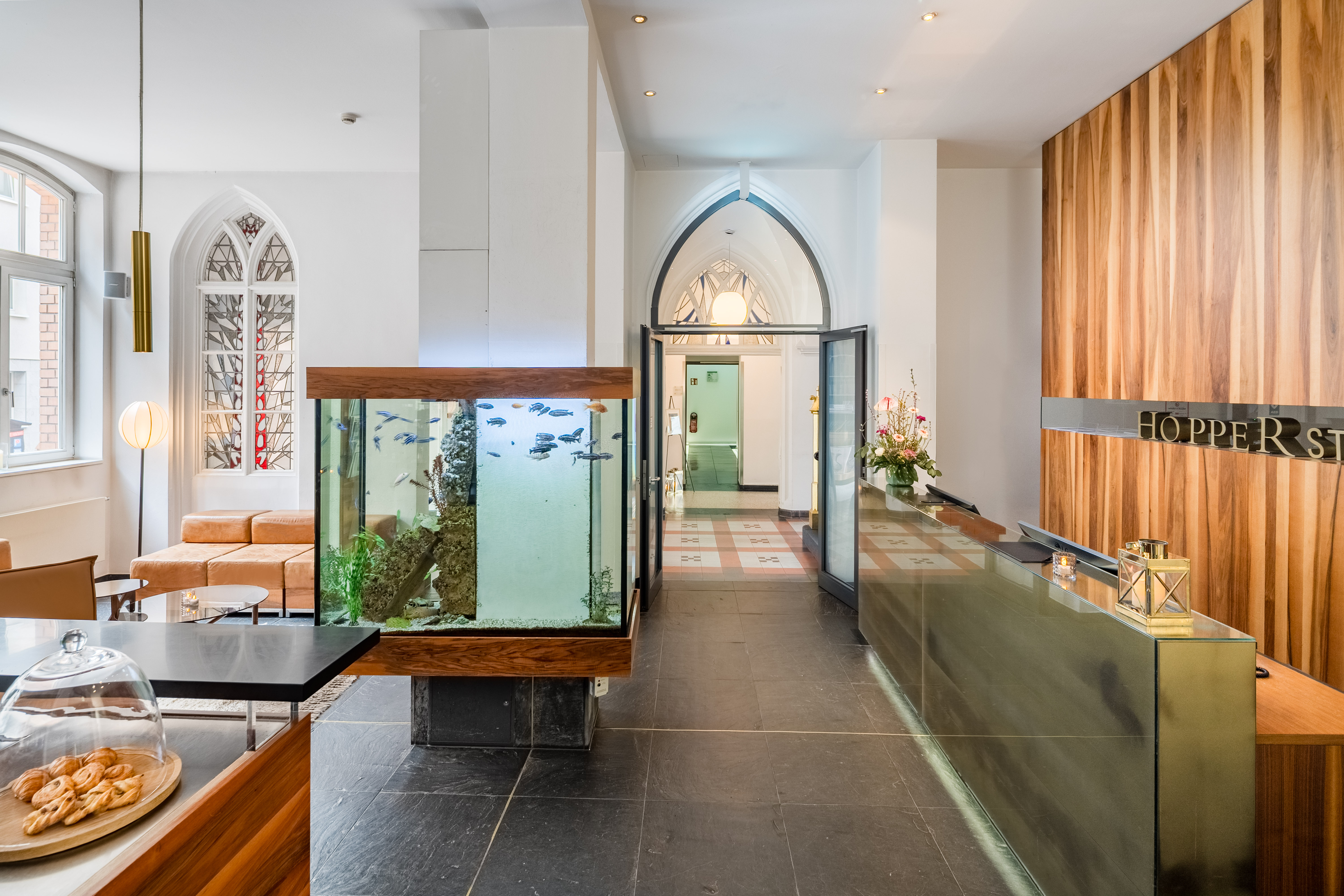 Das Hopper Hotel St. Josef in Köln hat für seine 65 Zimmer sowie einen Teil der öffentlichen Bereiche wie Bibliothek und Lobby ein neues Design entwickelt. ©Florian Busch 