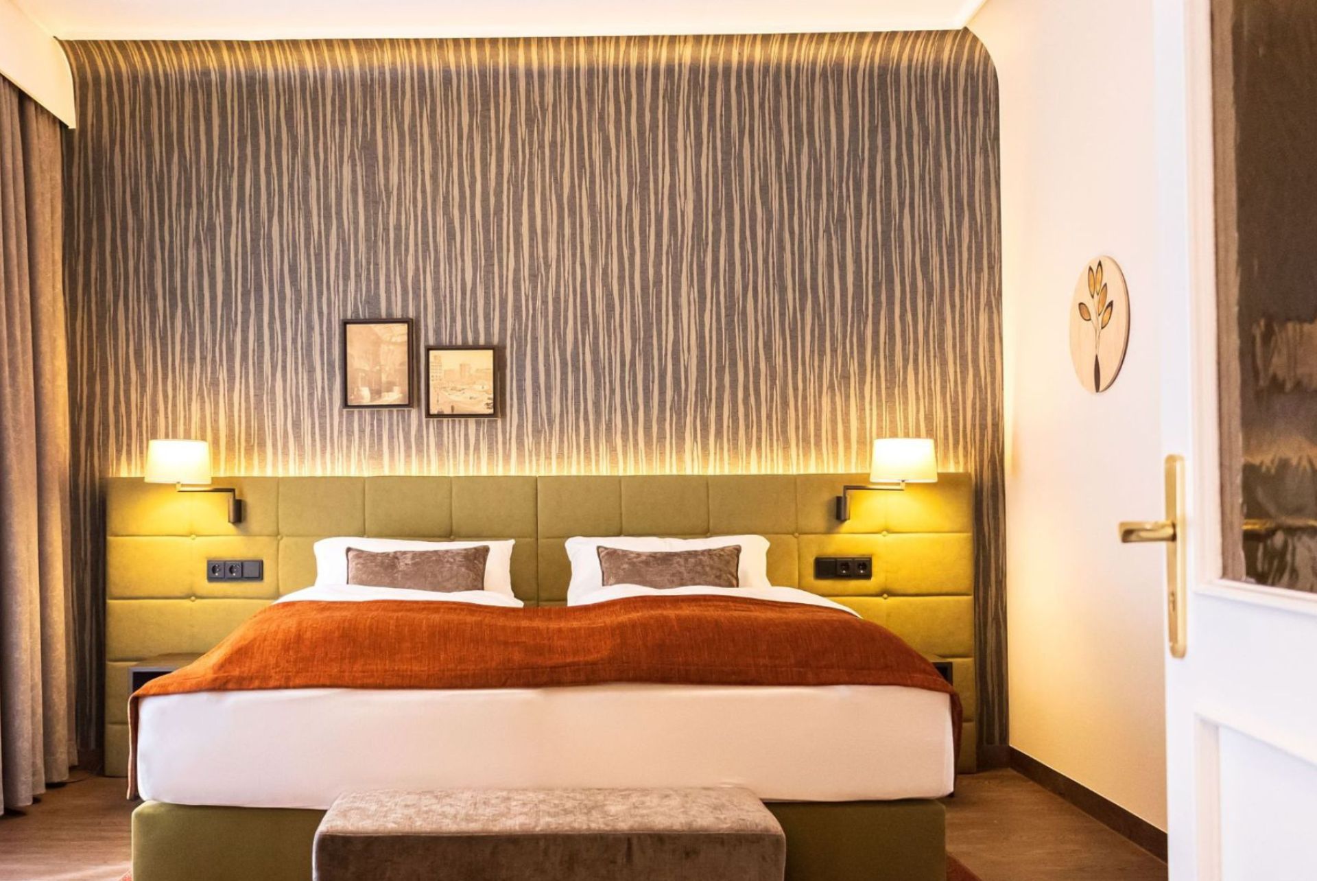 Cozy hotel room from the Sure Hotel Collection with stylish design, warm colors and modern comfort